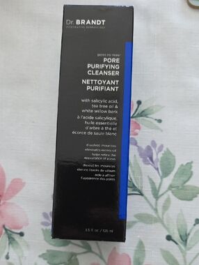 Dr. Brandt Pore Purifying Cleanser — Black with Blue Accent